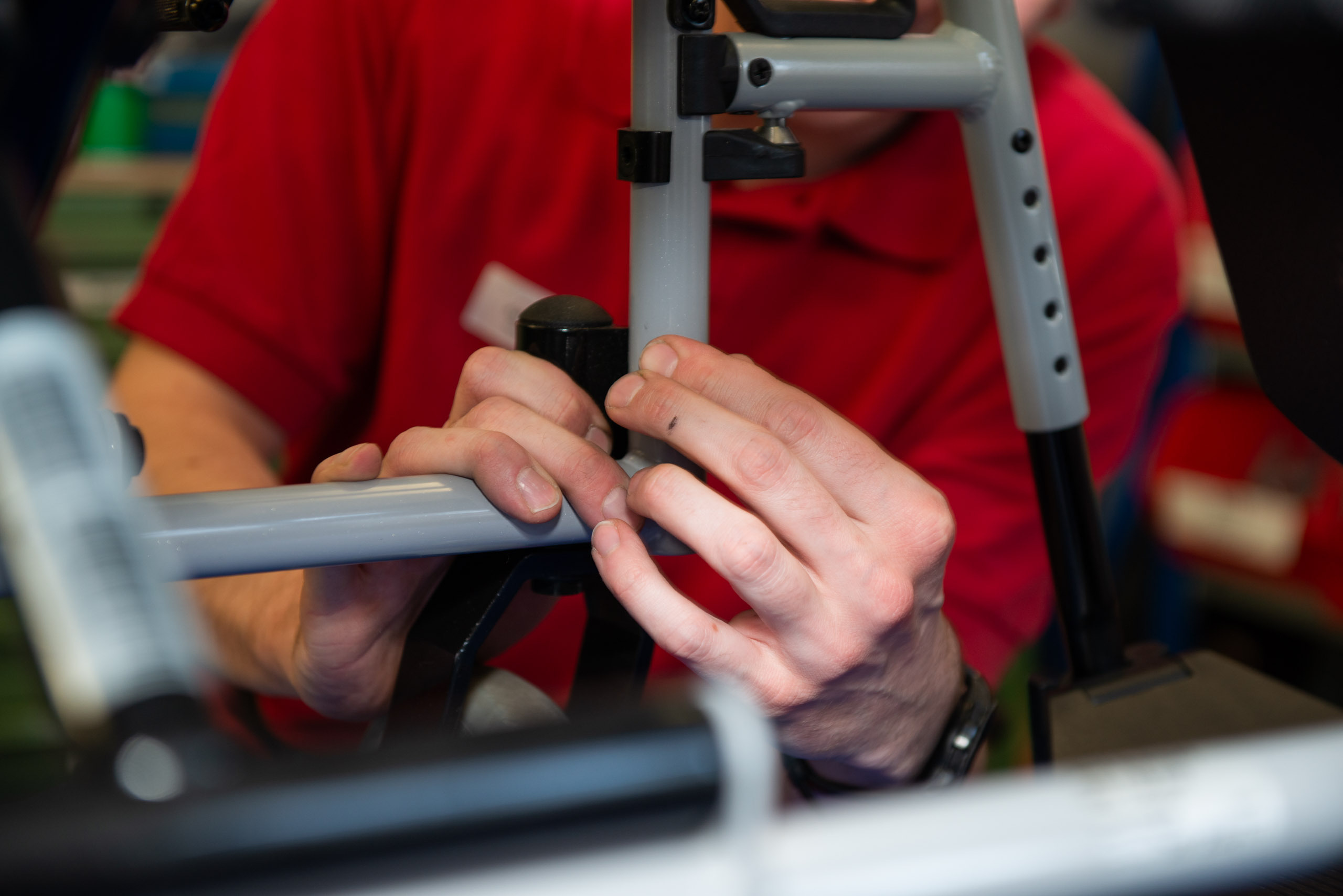 Handwerkliche Arbeit an orthopädischen Hilfsmitteln