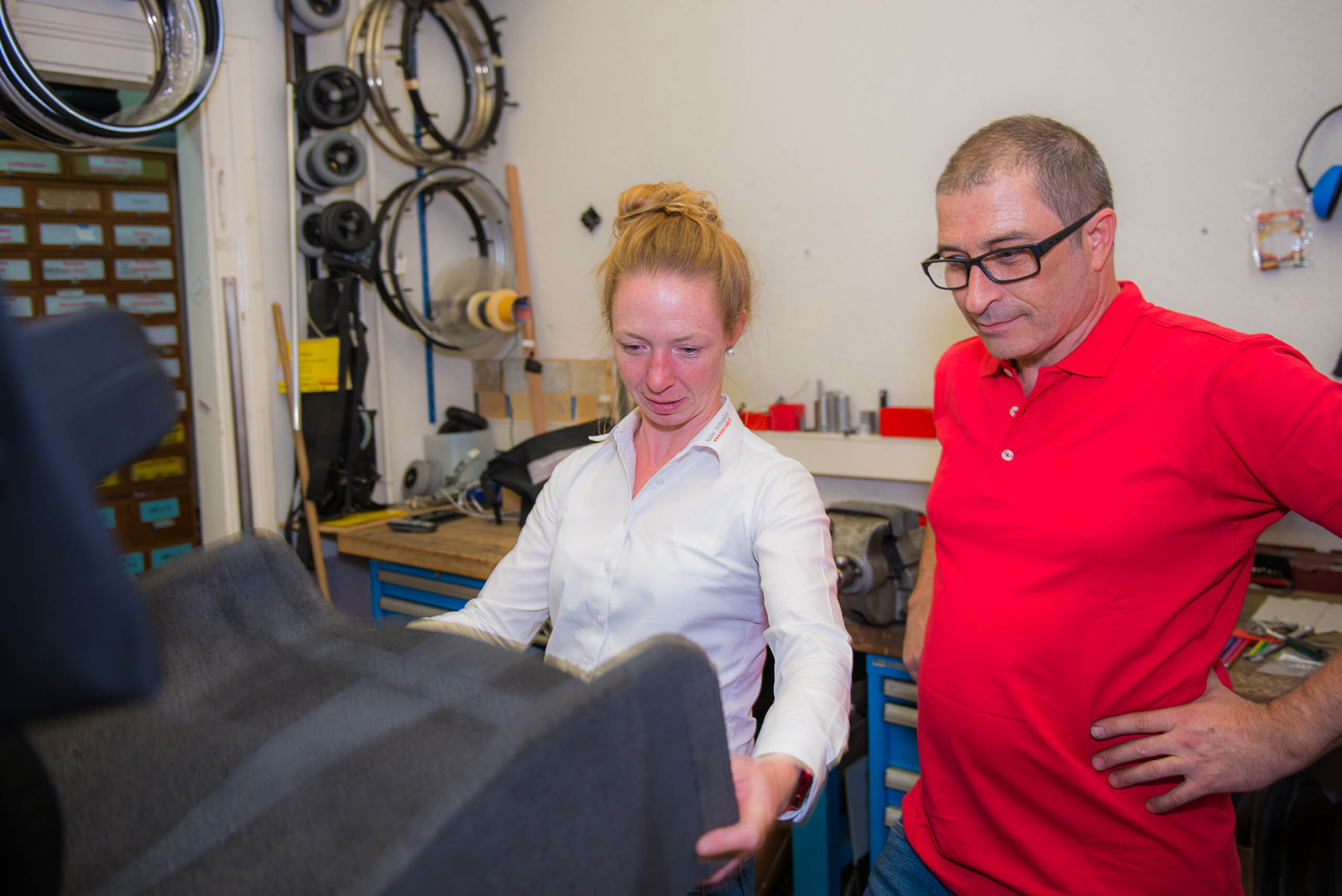 Beratung in der Werkstatt der Basler Orthopädie